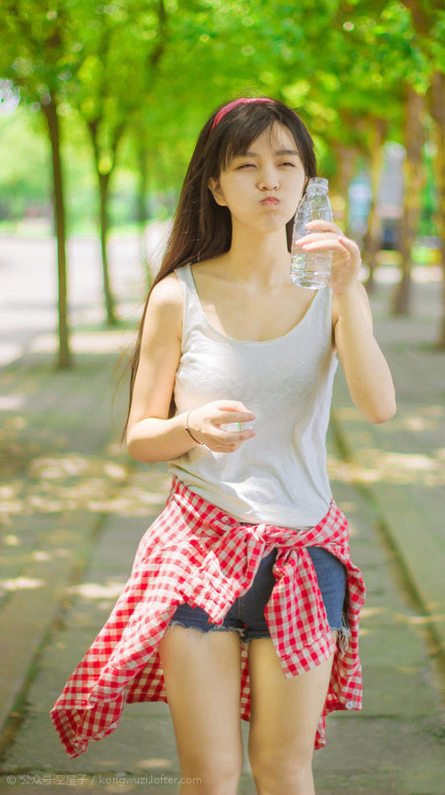 “幕后英雄：团队的坚韧与智慧”，幕后团队 英文