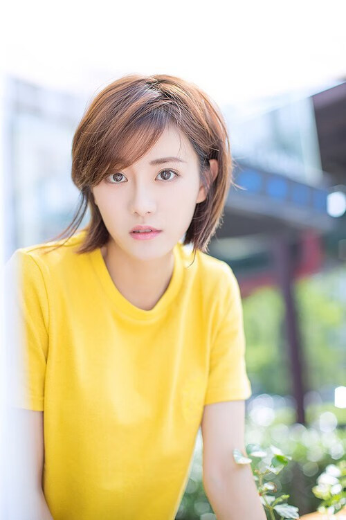 公牛力克湖人，德罗赞强硬突破詹姆斯完成打三分，公牛打湖人总决赛